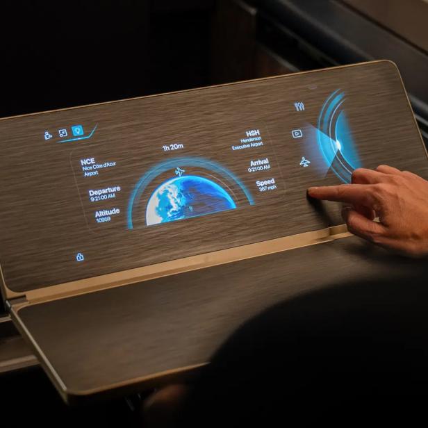 Lufthansa integriert Touchscreen in den Klapptisch