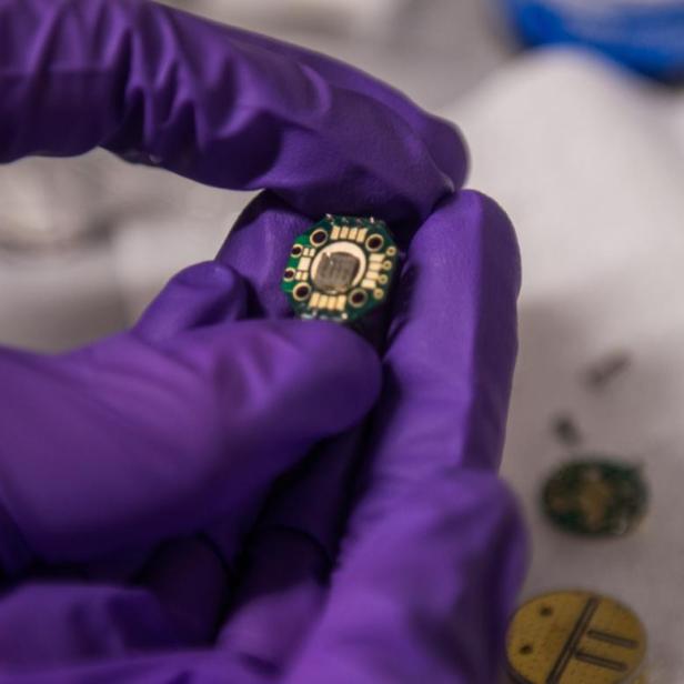 Ein Halbleiterchip mit Spin-Qubits.