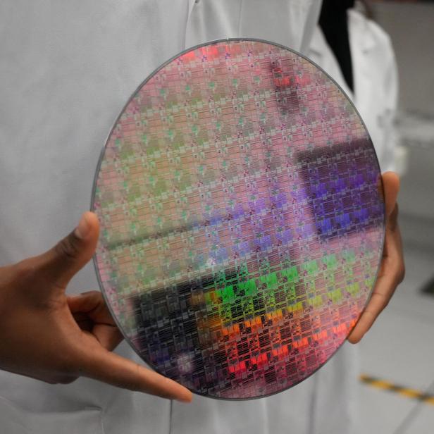 In solche Siliziumwafer werden Computerchips eingeäzt.