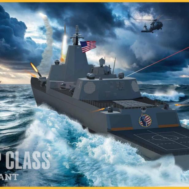 Ein Kriegsschiff mit US-Flagge feuert Raketen ab, im Hintergrund brennt ein Schiff und ein Hubschrauber fliegt am Himmel.