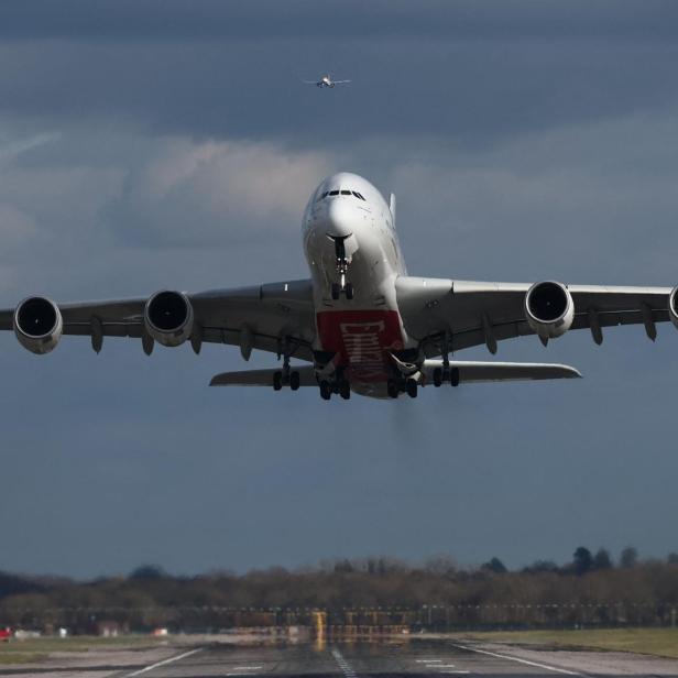 Ein Airbus A380 hebt ab