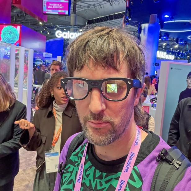Magenta AI Glasses