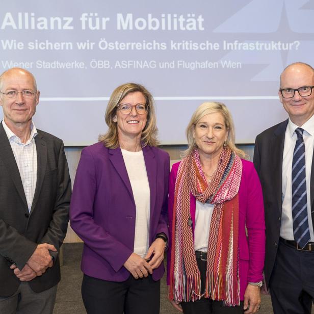 Teilnehmer der Podiumsdiskussion "Allianz für Mobilität" (v.l.n.r.): Herbert Kasser, Manuela Waldner, Monika Unterholzner, Julian Jäger