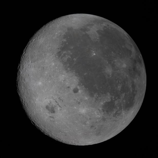 Mond umrundet: Spektakuläre Bilder zeigen "Rückseite des Mondes"