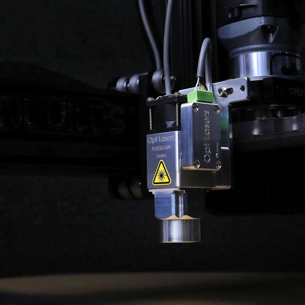 ein Laser vor dunklem Hintergrund