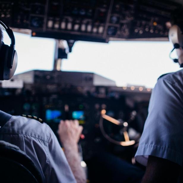Piloten im Cockpit