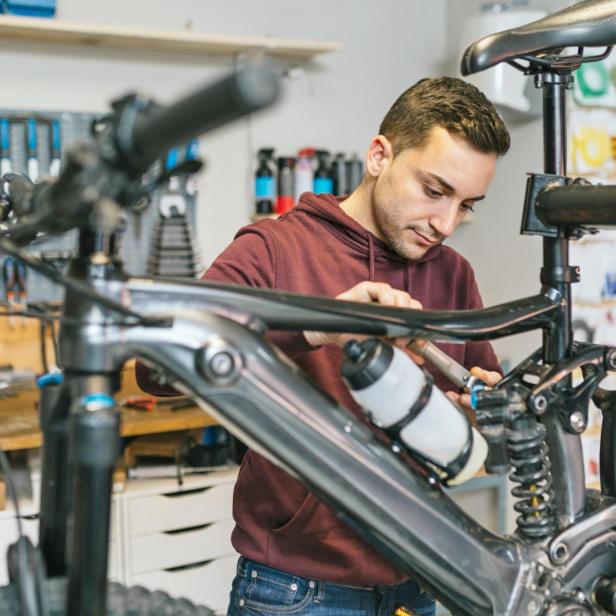 Fahrrad wird für die Saison vorbereitet