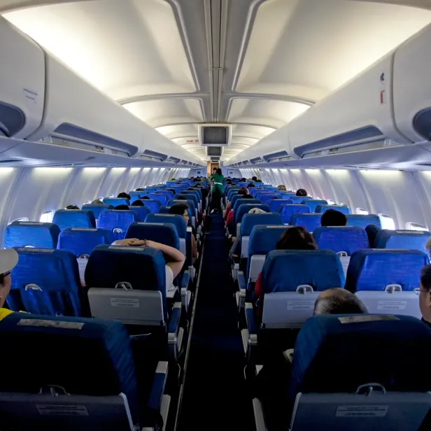 4 clevere Features im Flugzeug, die jede Reise angenehmer machen