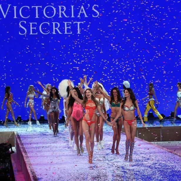 Gut vor Gelsen geschützt am Laufsteg: Victoria&#039;s-Secret-Models