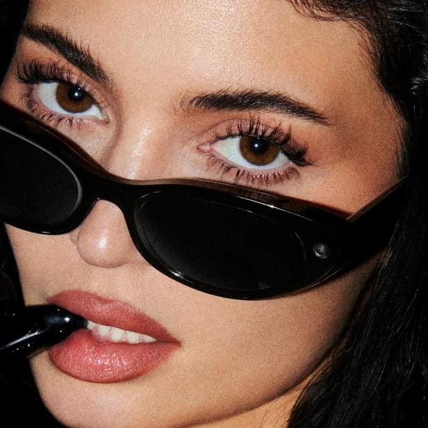Kylie Jenner trägt die neue smarte Sonnenbrille von Meta