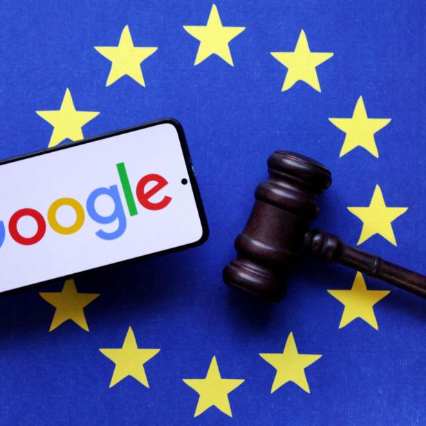 FILE PHOTO: Illustration shows Google logo, EU flag and Judge gavel