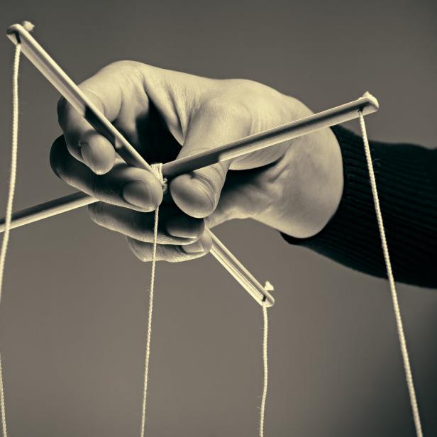 Manipulating arm