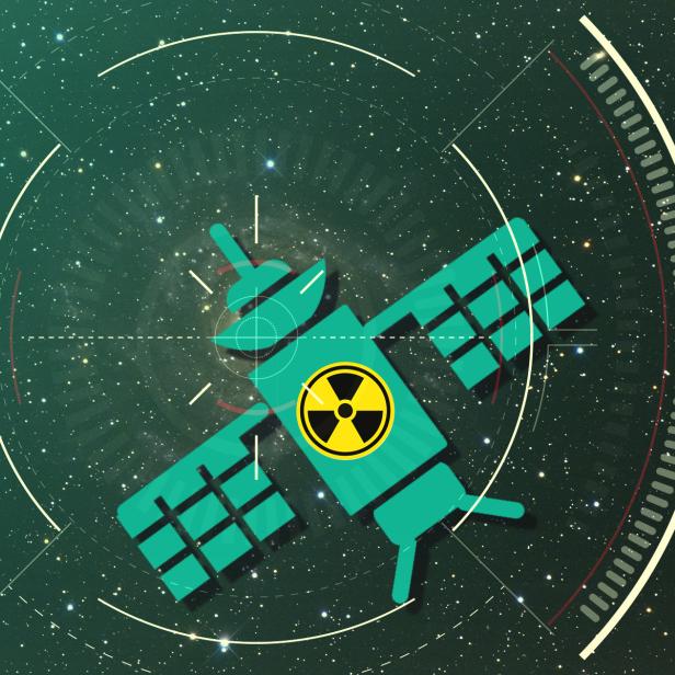 Weltraum-Bild mit grünem Scanner-Overlay, das einen symbolischen grünen Satelliten mit einem Atomwaffen-Symbol in der Mitte scannt