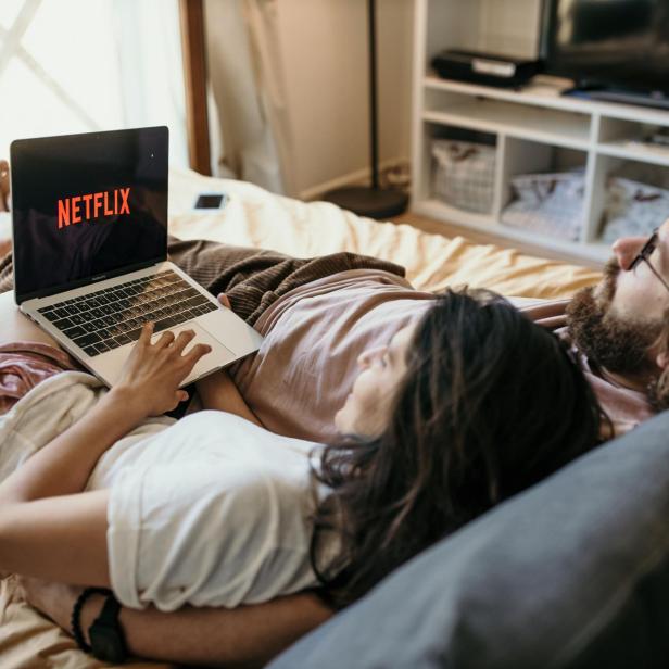 Ein Paar schaut Netflix