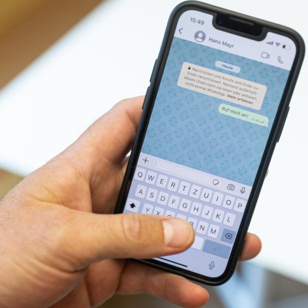 Handy mit WhatsApp-Chat