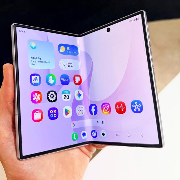 Samsung Galaxy Z Fold8 in der Hand