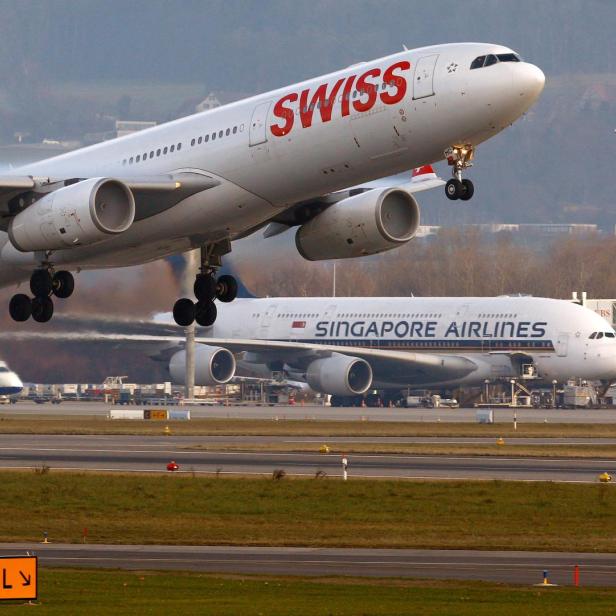 Ein Airbus A330 von Swiss startet in Zürich