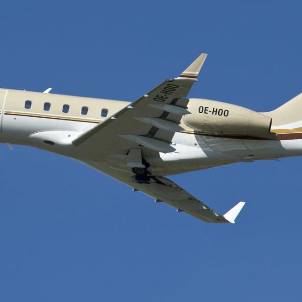 OE-HOO Avcon Jet Bombardier BD-100-1A10 Challenger 300 Photo ID: 292657