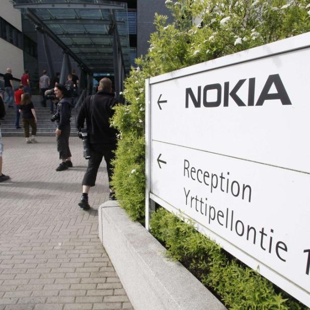 Ein Schild weist zum Nokia-Hauptsitz in Yrittipellontie 1.