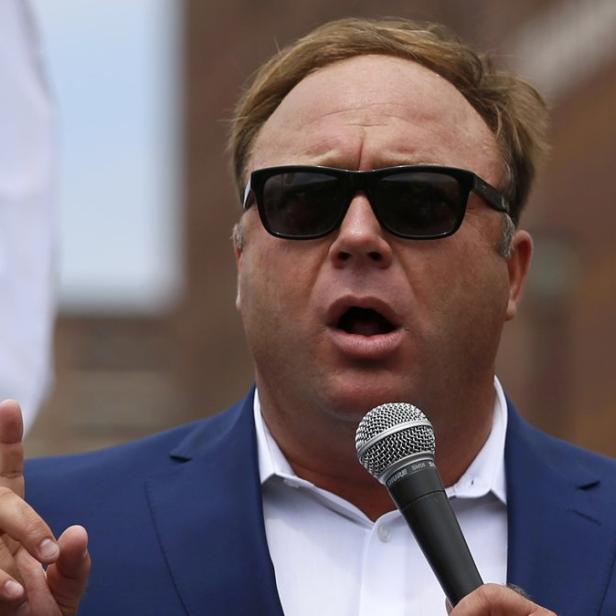 Alex Jones, Betreiber von infowars.com