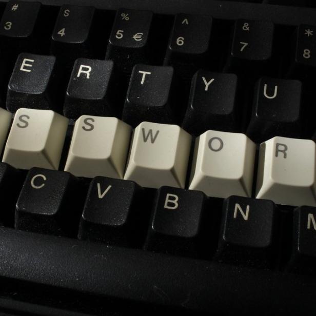 Die Tasten „P“, „A“, „S“, „S“, „W“, „O“, „R“ und „D“ auf einer Tastatur ergeben das Wort „Passwort“.