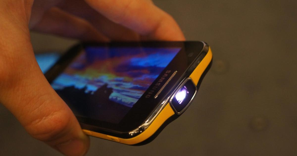 Getestet: Samsungs Projektor-Handy Galaxy Beam | futurezone.at