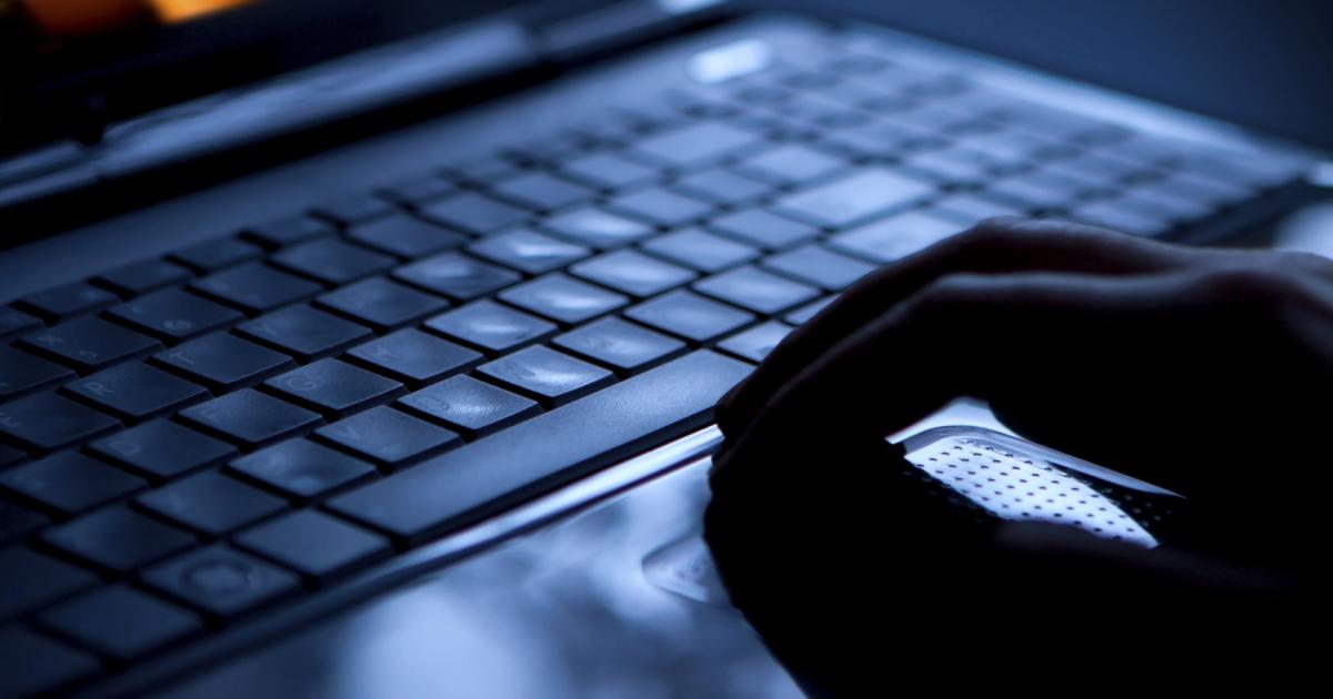 Frau-verklagt-Pornoseiten-weil-ihr-Sohn-Pornos-auf-altem-Laptop-schaut