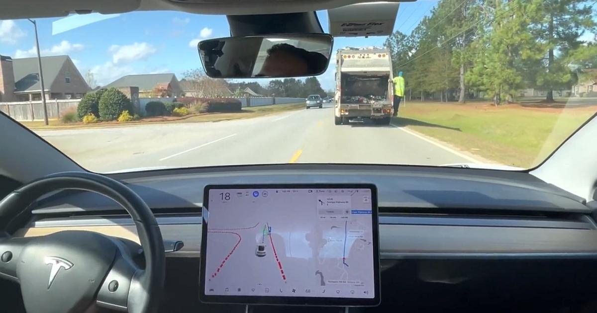 Video: Tesla Autopilot overtakes garbage truck “too human”