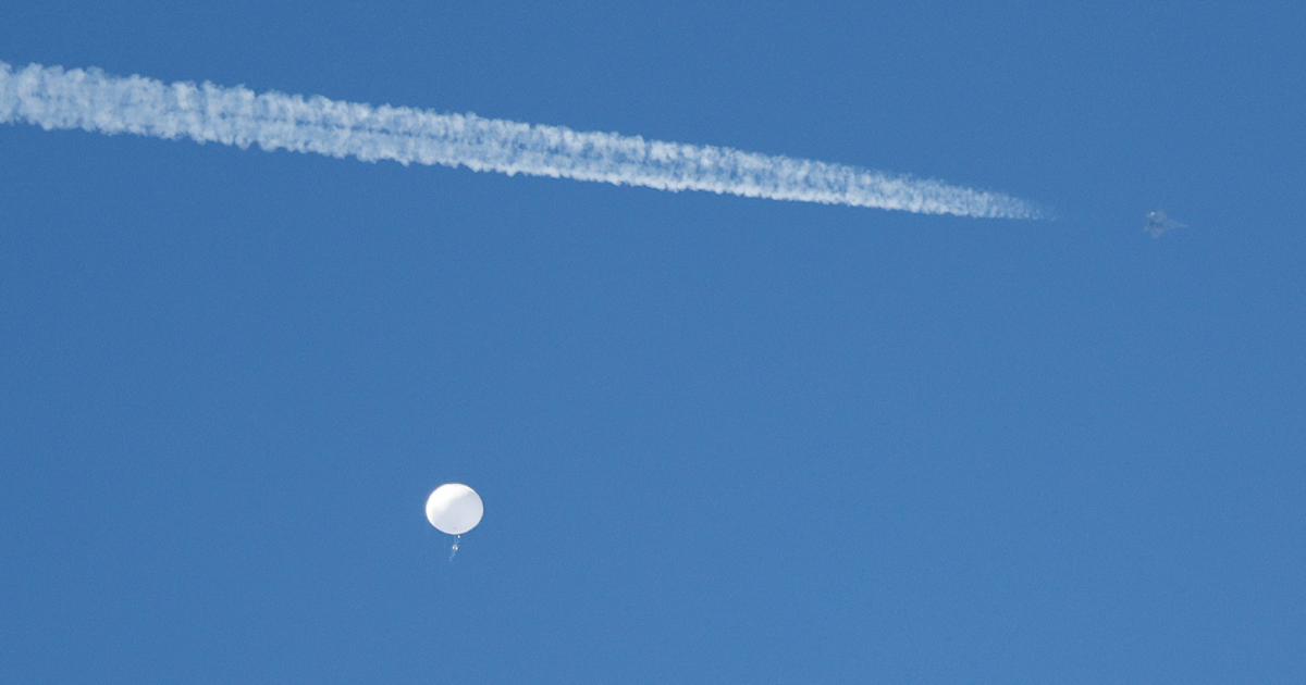 Mysterious giant balloon over Hawaii calls for air traffic control