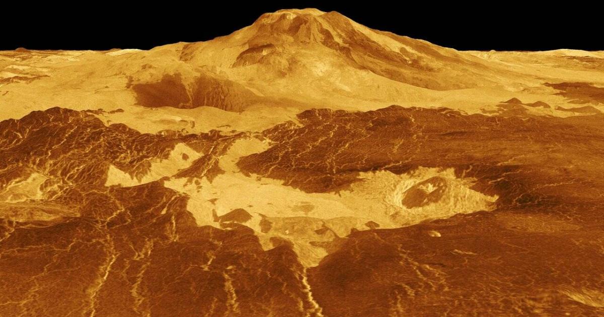 An active volcano on Venus spotted in 30-year-old photos
