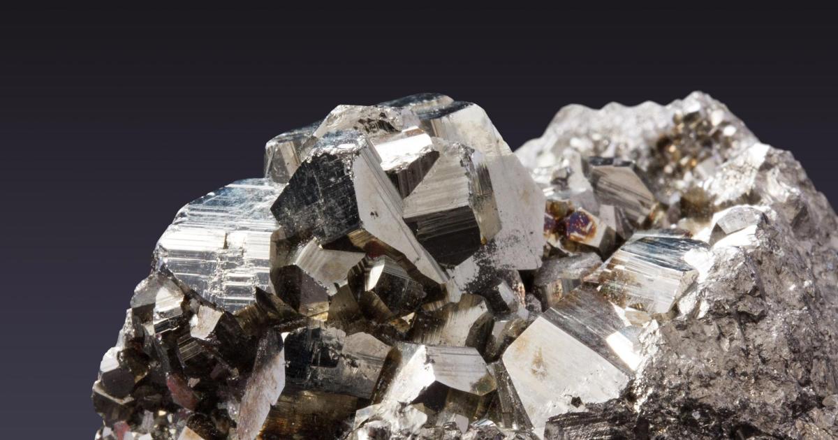 Un minerale completamente nuovo potrebbe essere la chiave per batterie innovative