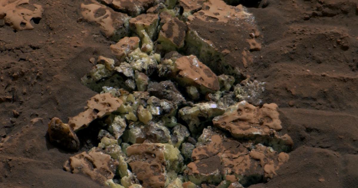 Mars-Rover-zerbricht-unabsichtlich-Stein-und-findet-gelbe-berraschung