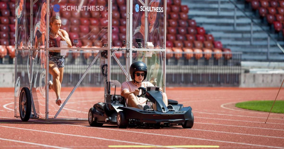 Elektryczny wózek sklepowy z osłoną ochronną przyspiesza bieganie