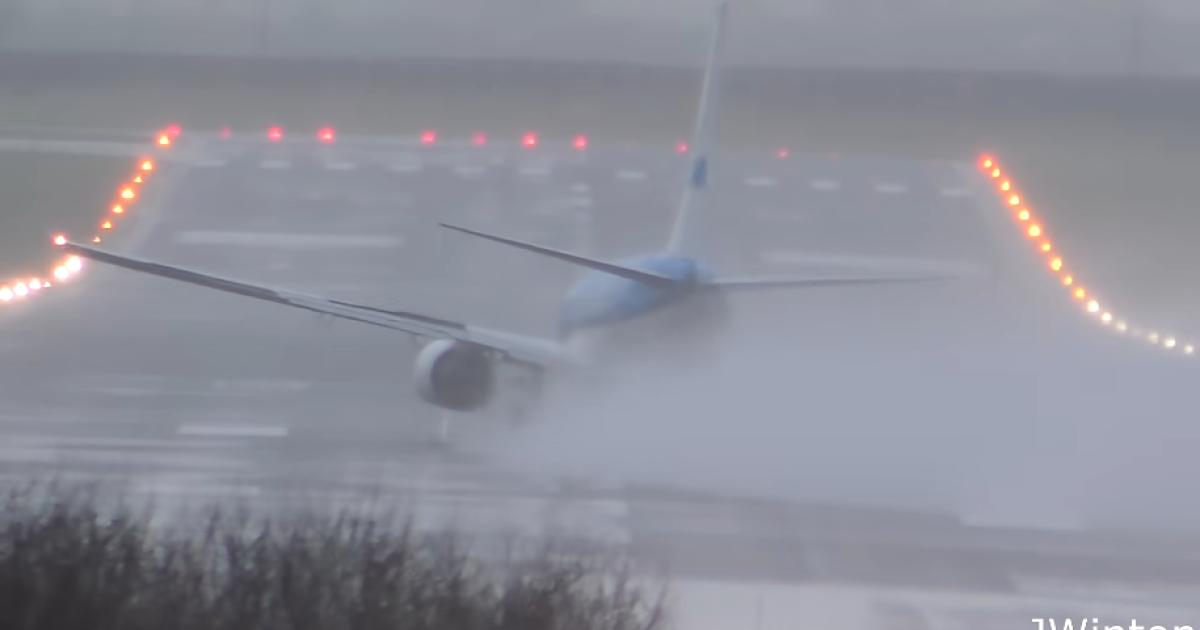 Unfassbarer-Start-einer-Boeing-737-im-Sturm