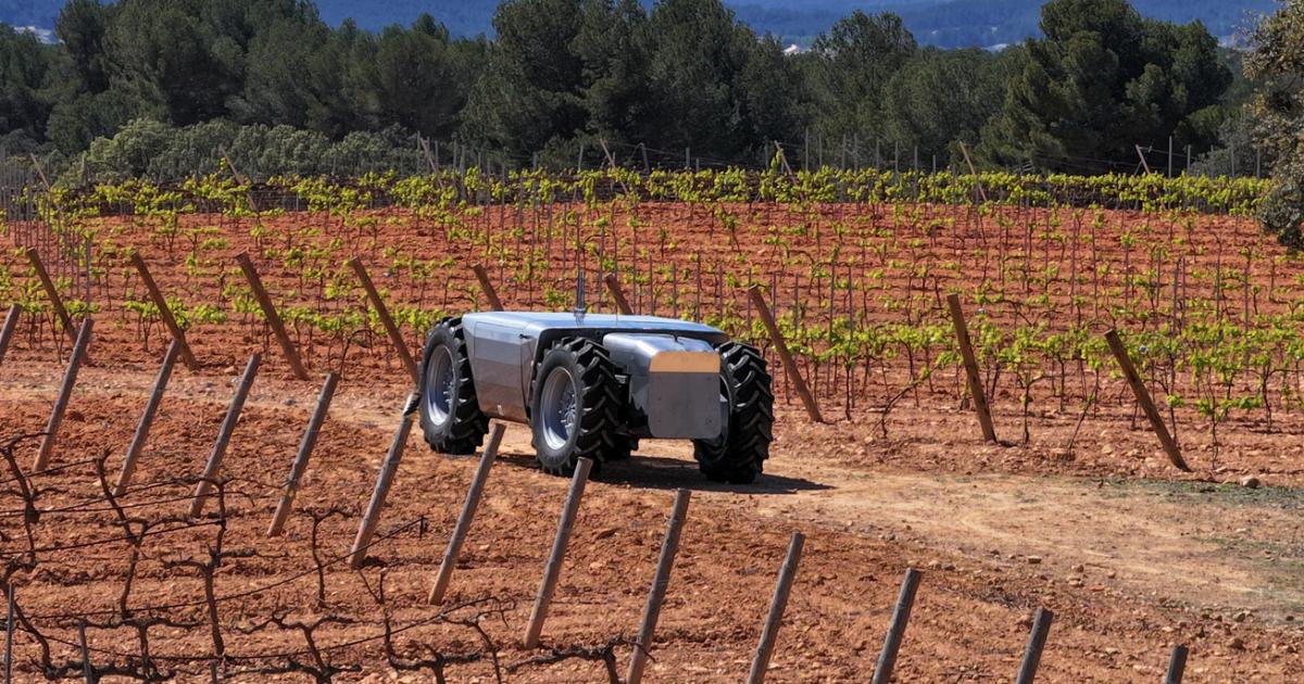 E-Traktor-soll-auf-dem-Acker-und-an-der-Front-eingesetzt-werden