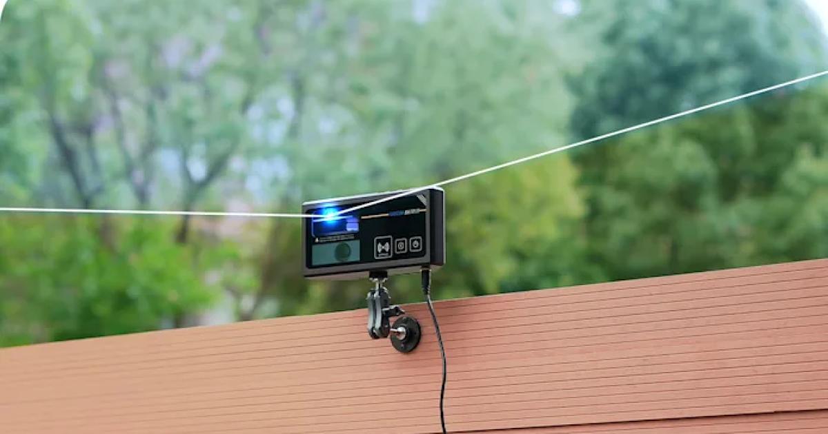 Chinesisches-Gadget-schie-t-Gelsen-mit-Laser-ab