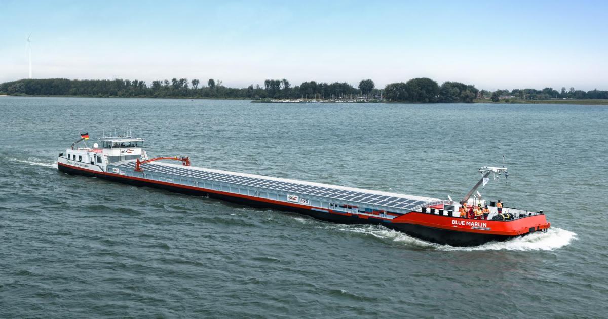 Deutsches-Hybrid-Frachtschiff-f-hrt-mit-192-Solarpaneelen