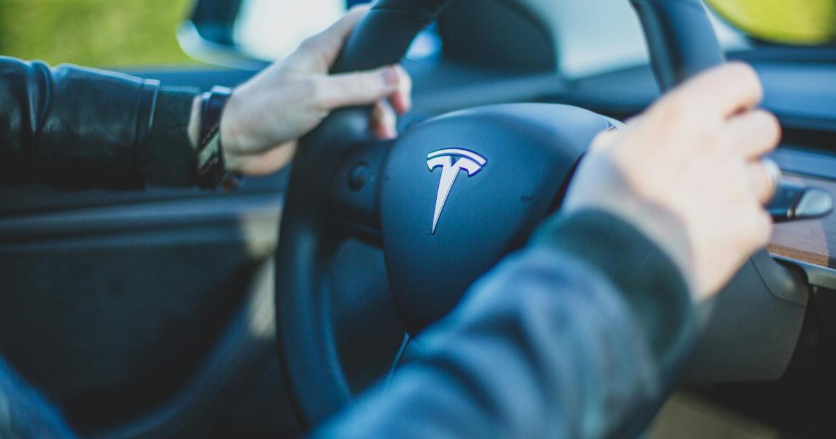 Grok-wird-bald-in-Tesla-Fahrzeuge-integriert