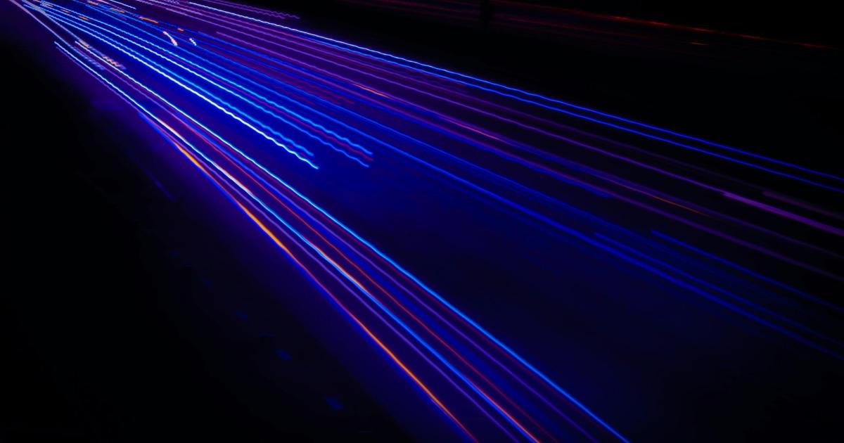 Handlicher-Laser-k-nnte-Geisterpartikel-in-Energiestr-me-verwandeln