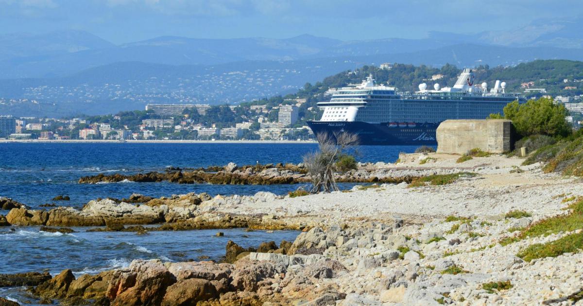 Luxus-Erholung-und-Abenteuer-Dein-perfekter-Urlaub-auf-dem-Wasser