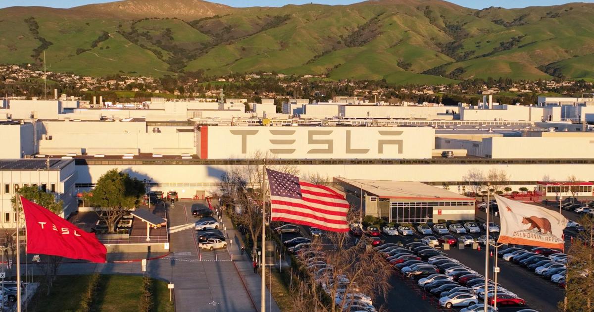 Fabrikarbeiter-verklagt-Tesla-nachdem-ihn-Roboter-bewusstlos-schl-gt
