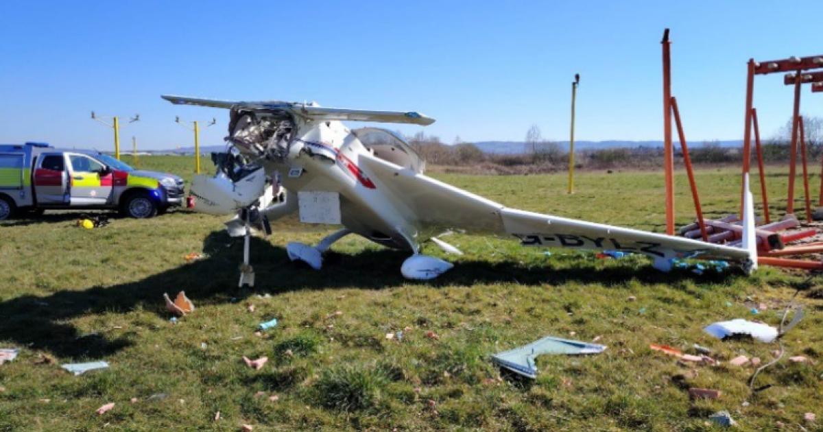 Flugzeug-wegen-3D-gedrucktem-Teil-abgest-rzt