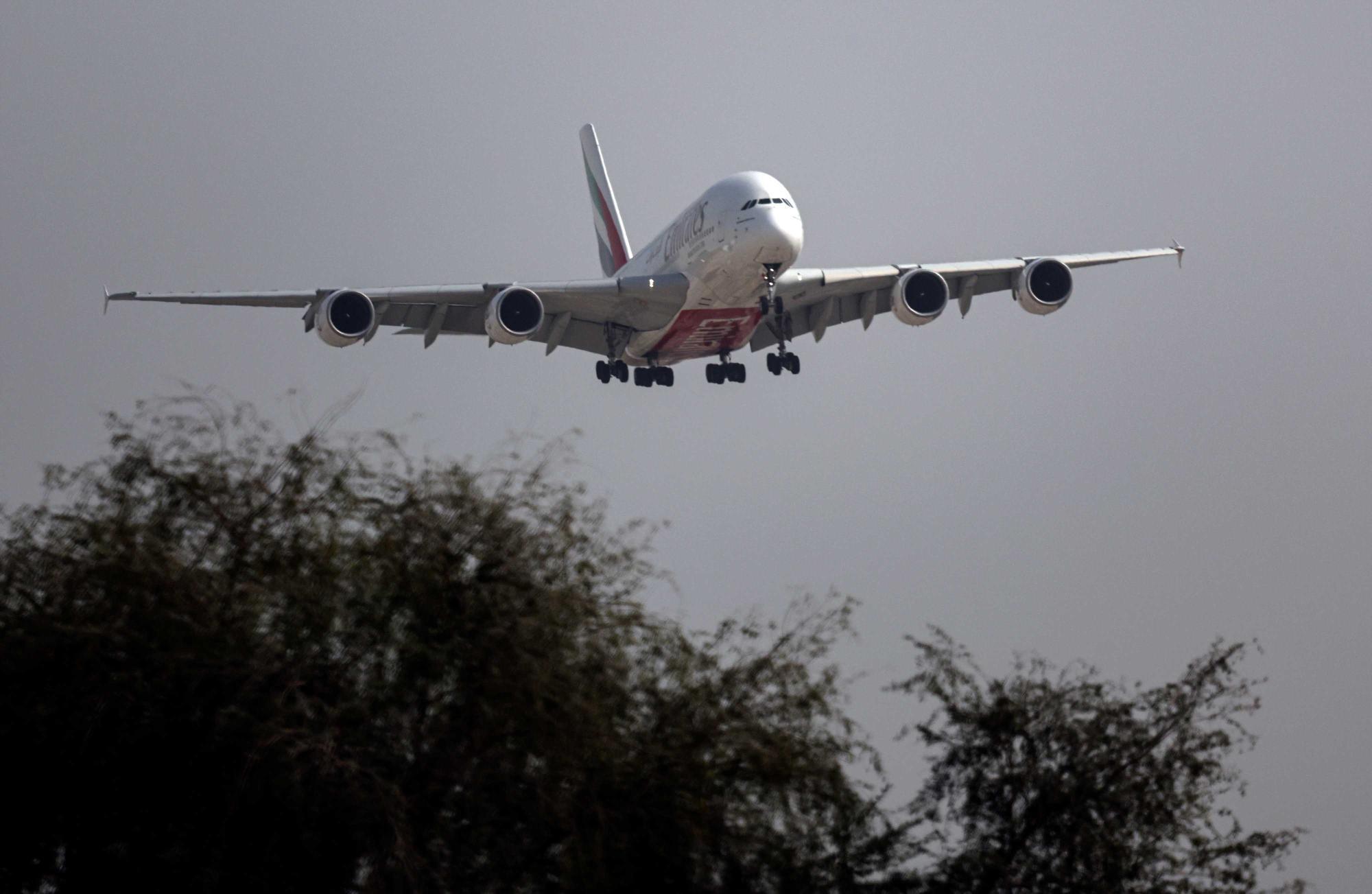 A380 bringt dahinter fliegende A320 in Turbulenzen: Verletzte