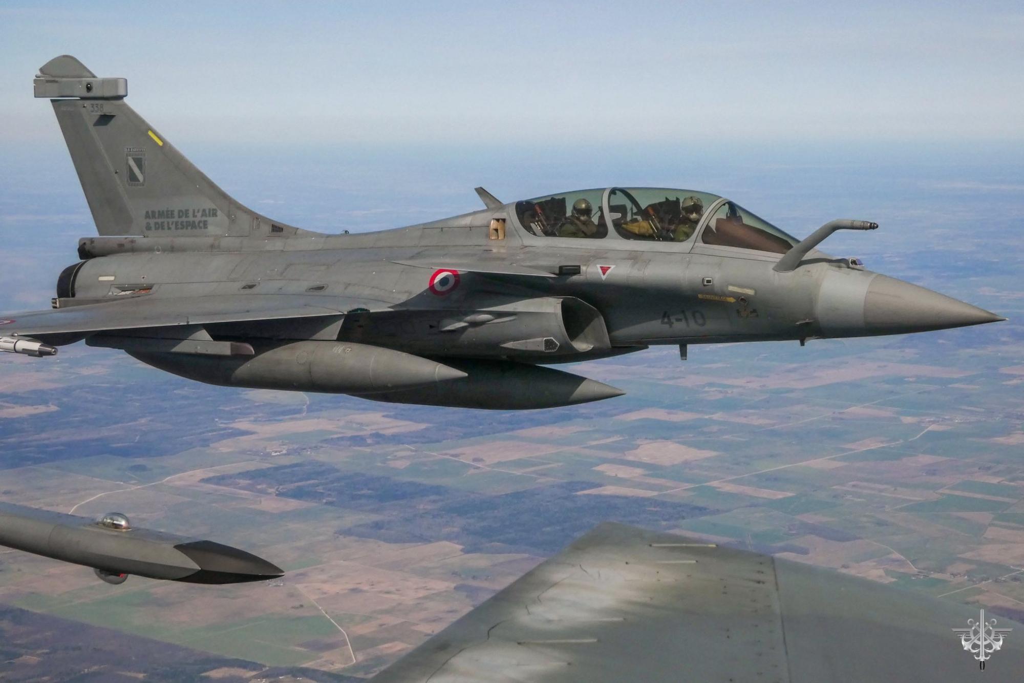 Video aufgetaucht: Französische Rafale schießt unbekannte Dr